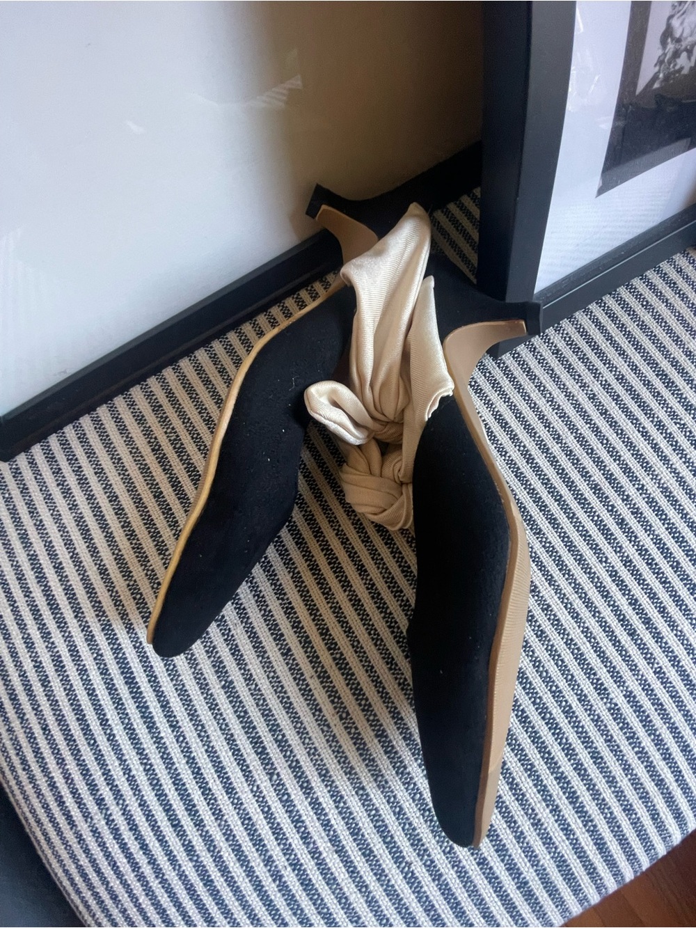 Black Pointed Toe Mule with Kitten Heels Cream Bow Accent - Picture 4 of 5